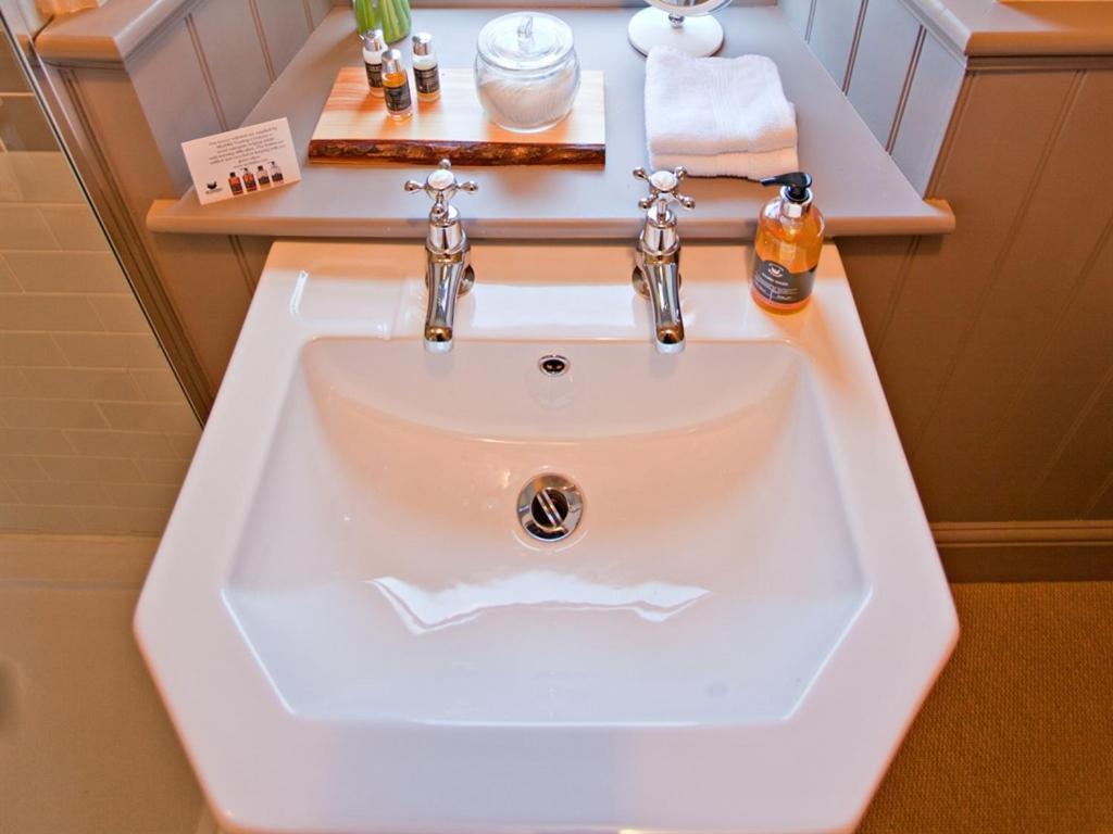 Bed and Breakfast Grove Park Newport  Esterno foto